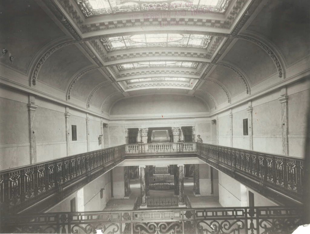 1906 DM Register Lobby L4